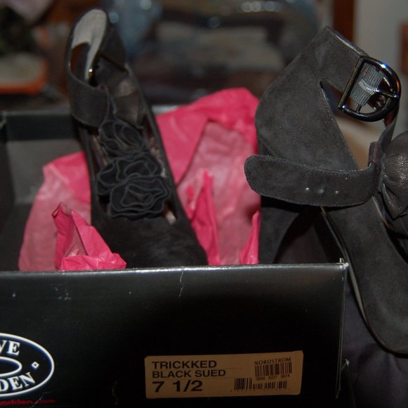 STEVE MADDEN TRICKKED BLACK PUMPS - Picture 2 of 8